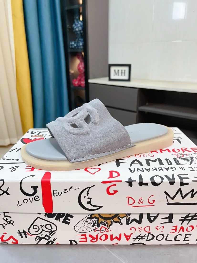 Men's shoes 💰340🌹🌹 (dg) New men's slippers, high-end boutique, leather puff upper with exquisite embossed logo decoration, fine workmanship, super soft sole, casual, loose and comfortable, a must-have in summer! \nsize：38-44